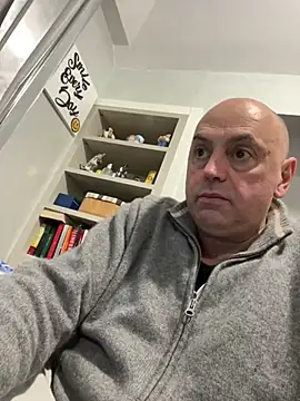 Snapshot of pantomax chatting on 12.25.24 pantomax online show from 12.25.24