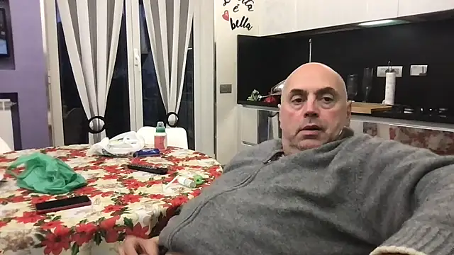 Snapshot of pantomax chatting on 12.30.24 pantomax online show from 12.30.24