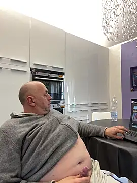 Snapshot of pantomax chatting on 01.28.25 pantomax online show from 01.28.25