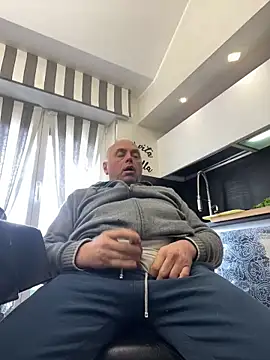 Snapshot of pantomax chatting on 02.21.25 pantomax online show from 02.21.25