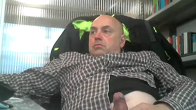 Snapshot of pantomax chatting on 03.09.25 pantomax online show from 03.09.25