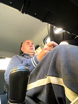 Snapshot of pantomax chatting on 09.28.25 pantomax online show from 09.28.25