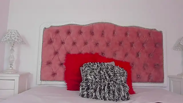 Snapshot of amberlitle chatting on 10.04.25 amberlitle online show from 10.04.25