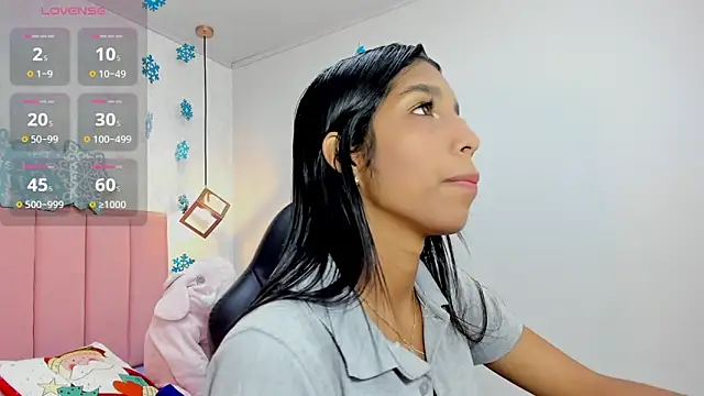 Snapshot of MAYROBERTSS chatting on 01.04.25 MAYROBERTSS online show from 01.04.25