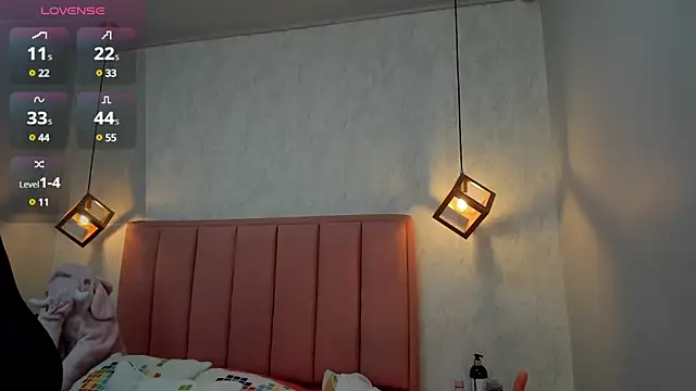 Snapshot of MAYROBERTSS chatting on 01.14.25 MAYROBERTSS online show from 01.14.25