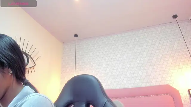 Snapshot of MAYROBERTSS chatting on 02.11.25 MAYROBERTSS online show from 02.11.25