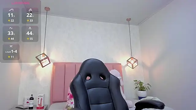 Snapshot of MAYROBERTSS chatting on 03.11.25 MAYROBERTSS online show from 03.11.25