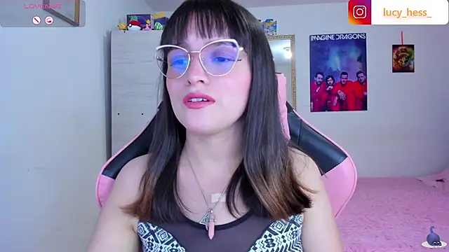 Snapshot of Lucyy-hess chatting on 06.19.26 Lucyy-hess online show from 06.19.26