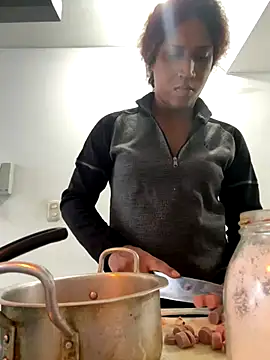 Snapshot of zahrivk1 chatting on 10.05.25 zahrivk1 online show from 10.05.25