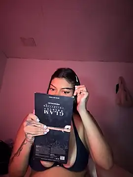 Snapshot of jennifer_oliveira chatting on 12.02.25 jennifer oliveira online show from 12.02.25