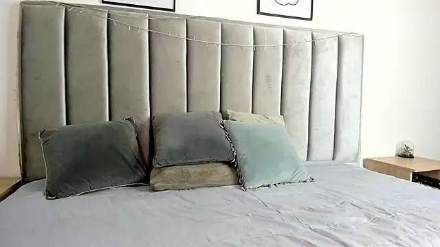 Laiia Page online show from 03.17.25