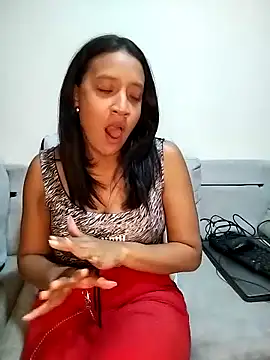 Snapshot of cami_victoria chatting on 02.10.25 cami victoria online show from 02.10.25