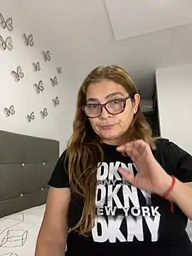 Snapshot of AntonellaAlondra4 chatting on 01.05.25 AntonellaAlondra4 online show from 01.05.25