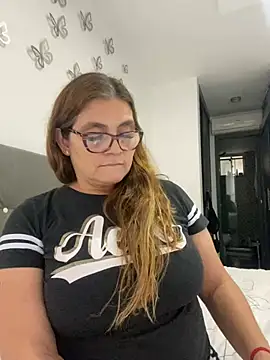 Snapshot of AntonellaAlondra4 chatting on 02.23.25 AntonellaAlondra4 online show from 02.23.25
