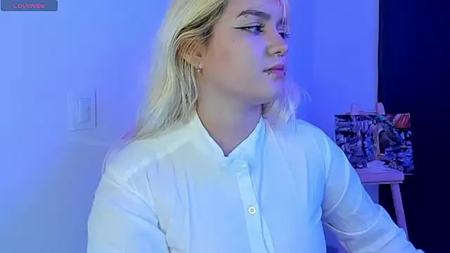 Snapshot of Pretty__zoe chatting on 02.10.25 Pretty  zoe online show from 02.10.25