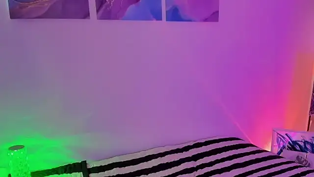 Snapshot of Pretty__zoe chatting on 03.18.25 Pretty  zoe online show from 03.18.25