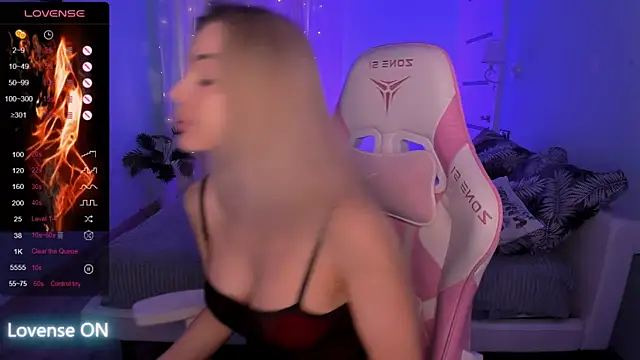 Snapshot of AdeleRoberts chatting on 03.30.26 AdeleRoberts online show from 03.30.26