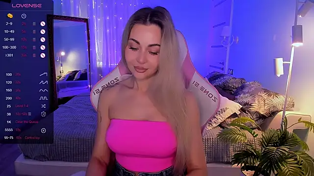 Snapshot of AdeleRoberts chatting on 04.14.26 AdeleRoberts online show from 04.14.26