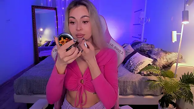 Snapshot of AdeleRoberts chatting on 04.16.26 AdeleRoberts online show from 04.16.26