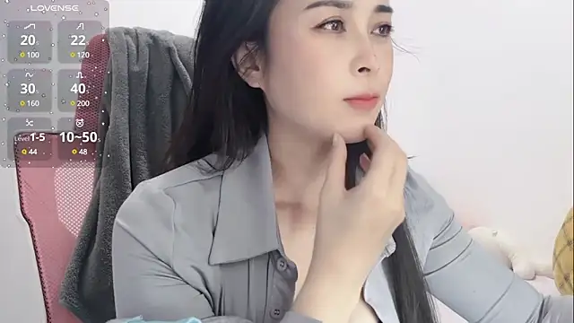 Qwi-V1 online show from 01.22.25