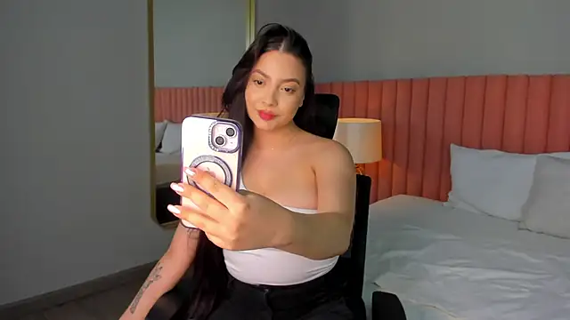 Snapshot of NathRossi chatting on 02.07.25 NathRossi online show from 02.07.25