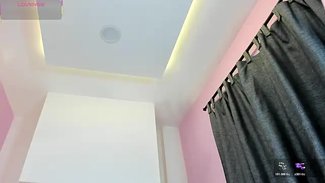 Snapshot of nicolle_pierce chatting on 05.04.26 nicolle pierce online show from 05.04.26