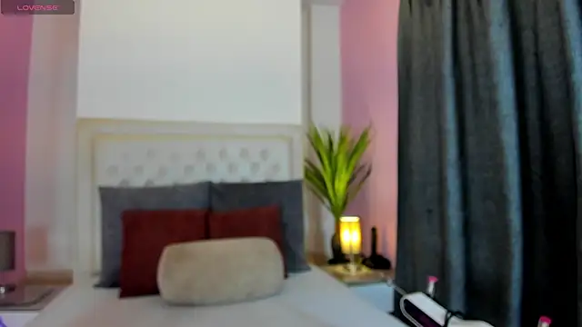 Snapshot of nicolle_pierce chatting on 05.12.26 nicolle pierce online show from 05.12.26