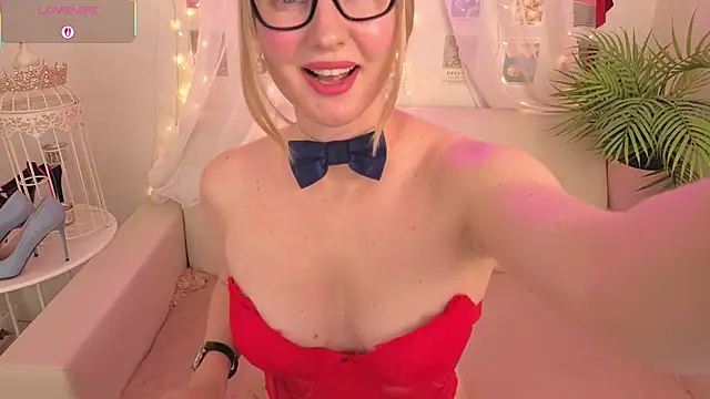 Snapshot of Angel_Nikole chatting on 09.24.25 Angel Nikole online show from 09.24.25