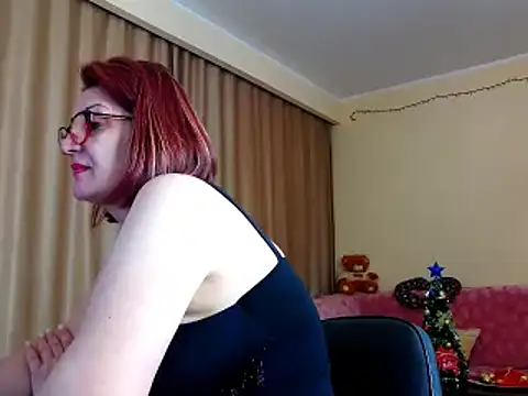 Snapshot of EdithCharm chatting on 12.09.24 EdithCharm online show from 12.09.24