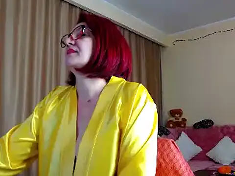 Snapshot of EdithCharm chatting on 01.08.25 EdithCharm online show from 01.08.25