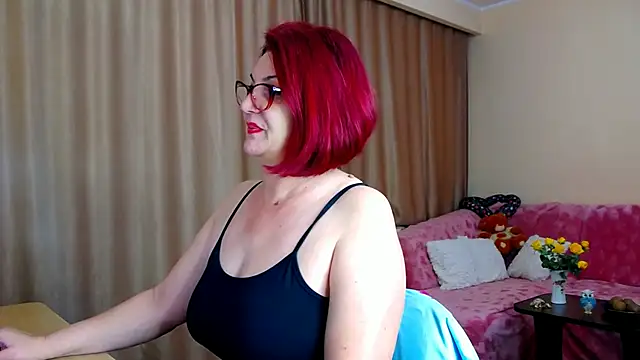 Snapshot of EdithCharm chatting on 11.24.25 EdithCharm online show from 11.24.25