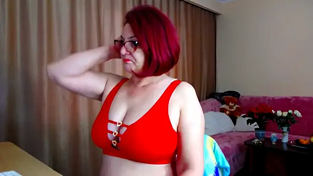 Snapshot of EdithCharm chatting on 12.04.25 EdithCharm online show from 12.04.25