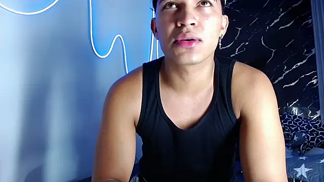 jamescurli  online show from 10.03.25