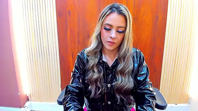 miacarperr1 online show from 02.28.25