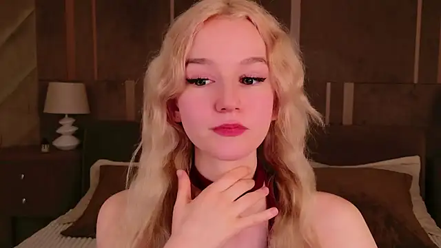 Snapshot of NaomiLoys chatting on 03.22.25 NaomiLoys online show from 03.22.25