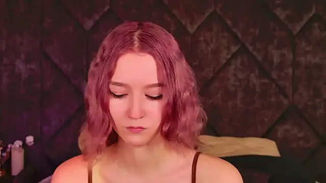 Snapshot of NaomiLoys chatting on 10.02.25 NaomiLoys online show from 10.02.25