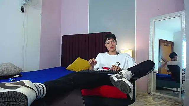 Snapshot of Zacktk7 chatting on 01.02.25 Zacktk7 online show from 01.02.25