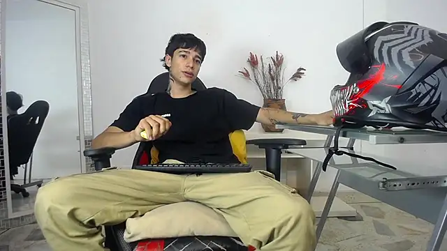 Snapshot of Zacktk7 chatting on 01.20.25 Zacktk7 online show from 01.20.25