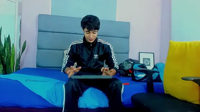 Snapshot of Zacktk7 chatting on 02.08.25 Zacktk7 online show from 02.08.25