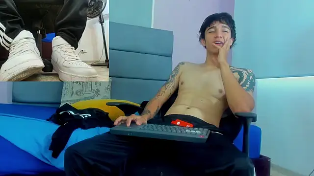 Snapshot of Zacktk7 chatting on 02.08.25 Zacktk7 online show from 02.08.25