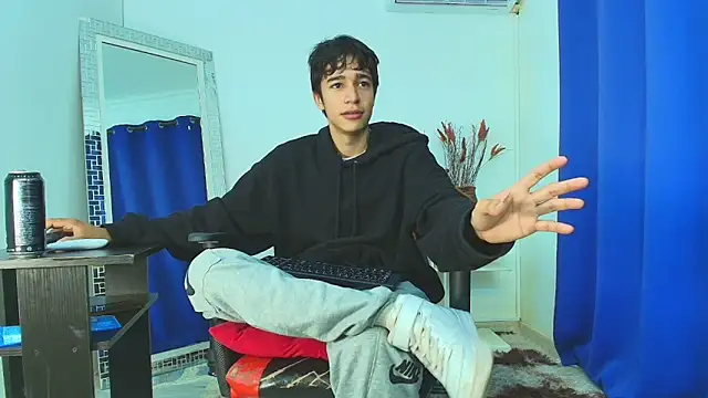 Snapshot of Zacktk7 chatting on 02.18.25 Zacktk7 online show from 02.18.25