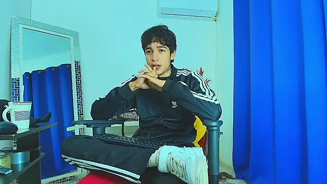 Snapshot of Zacktk7 chatting on 02.19.25 Zacktk7 online show from 02.19.25