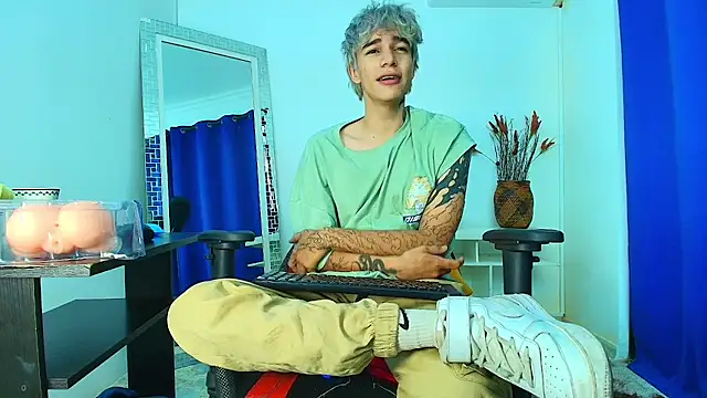 Snapshot of Zacktk7 chatting on 02.28.25 Zacktk7 online show from 02.28.25