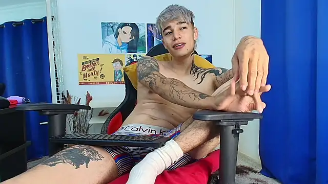 Snapshot of Zacktk7 chatting on 03.10.25 Zacktk7 online show from 03.10.25