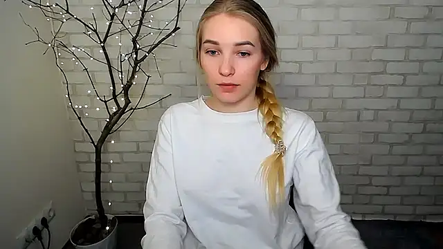 Queen ofLove online show from 03.19.25