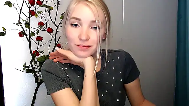 Queen ofLove online show from 04.14.26