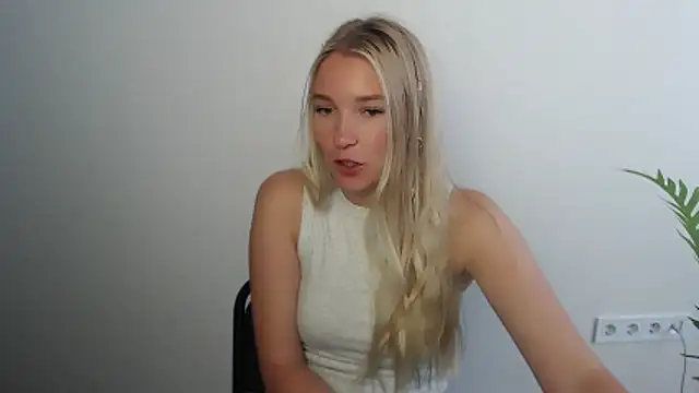 Snapshot of Queen_ofLove chatting on 06.08.26 Queen ofLove online show from 06.08.26