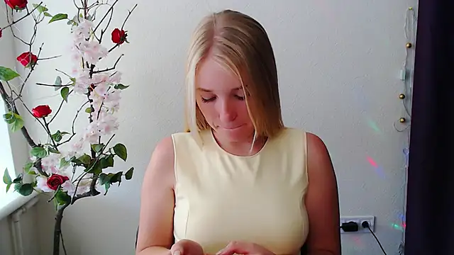 Snapshot of Queen_ofLove chatting on 06.20.26 Queen ofLove online show from 06.20.26