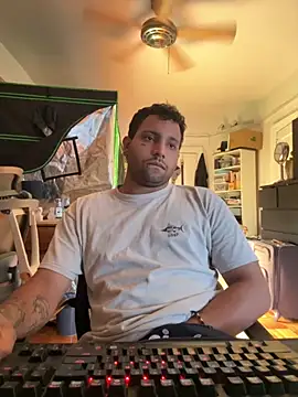 Snapshot of TacosSenpai chatting on 10.07.25 TacosSenpai online show from 10.07.25