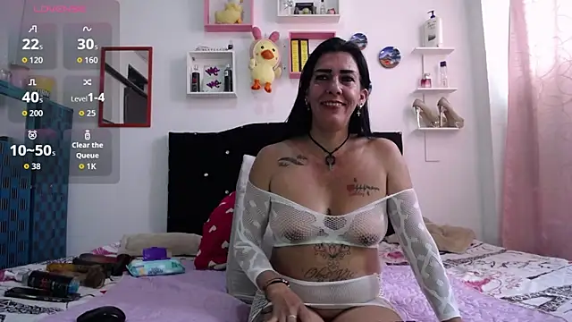 Snapshot of la_gatabk_ chatting on 12.14.25 la gatabk online show from 12.14.25